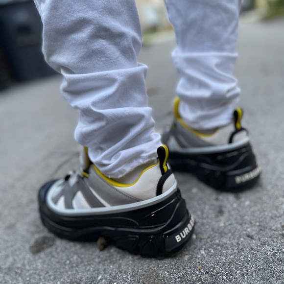 The shoe is in great condition, they a size 9.5 - Picture 5 of 11